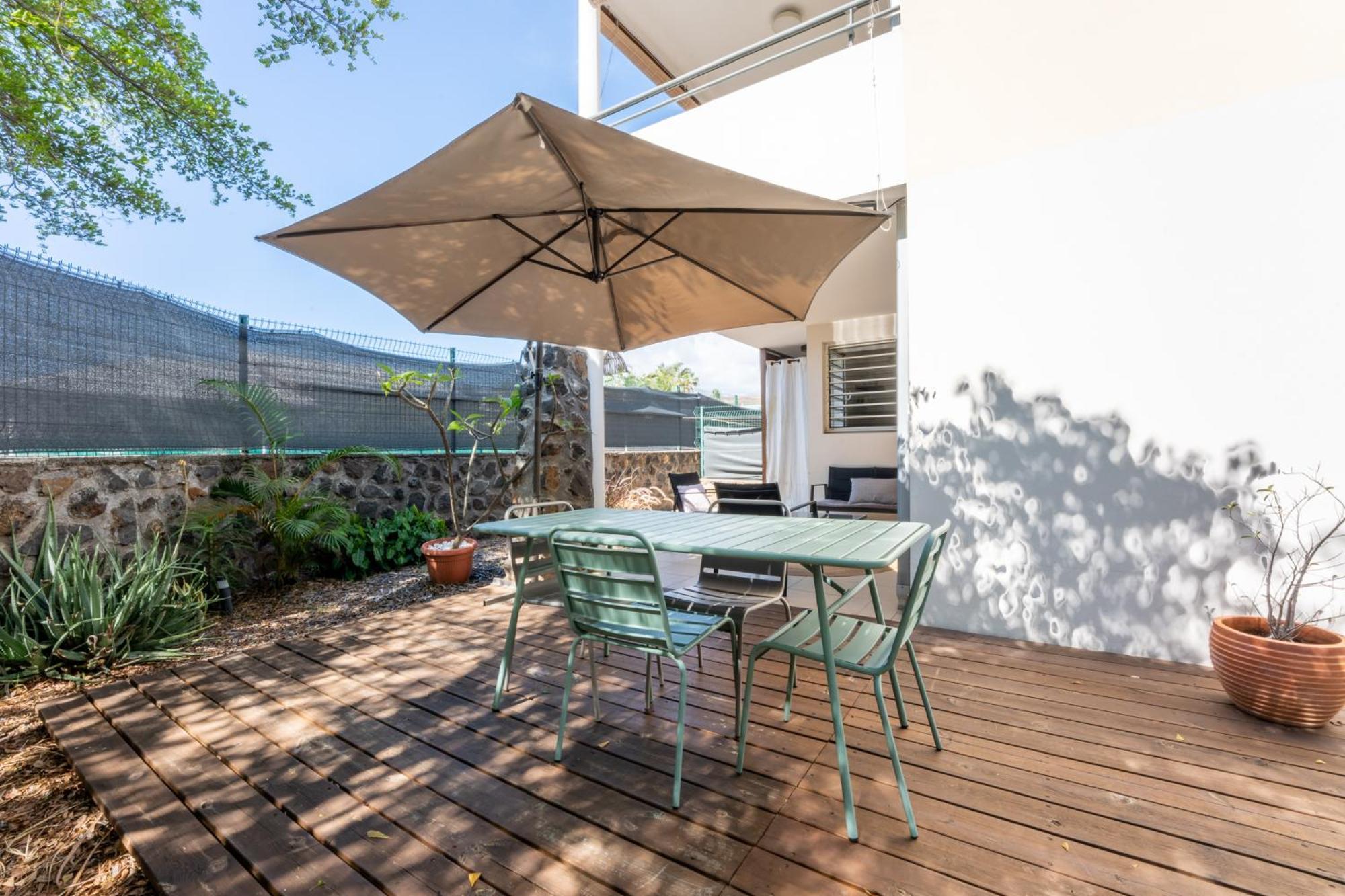 Le Celadon Saint Gilles Les Bains Exterior photo